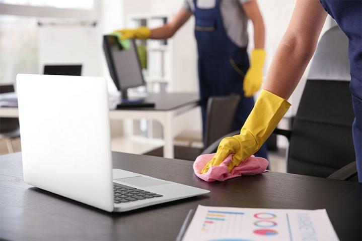 Un espace de travail propre et bien organisé pour une productivité optimale et une image positive de votre entreprise